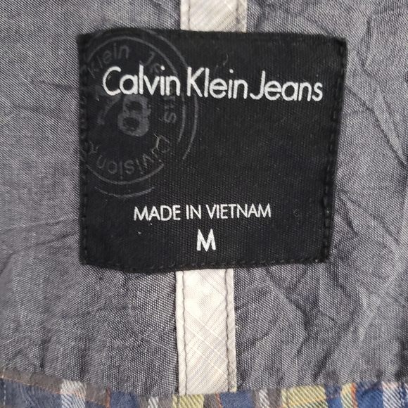 CALVIN KLEIN BUTTON UP - Picture 4 of 4